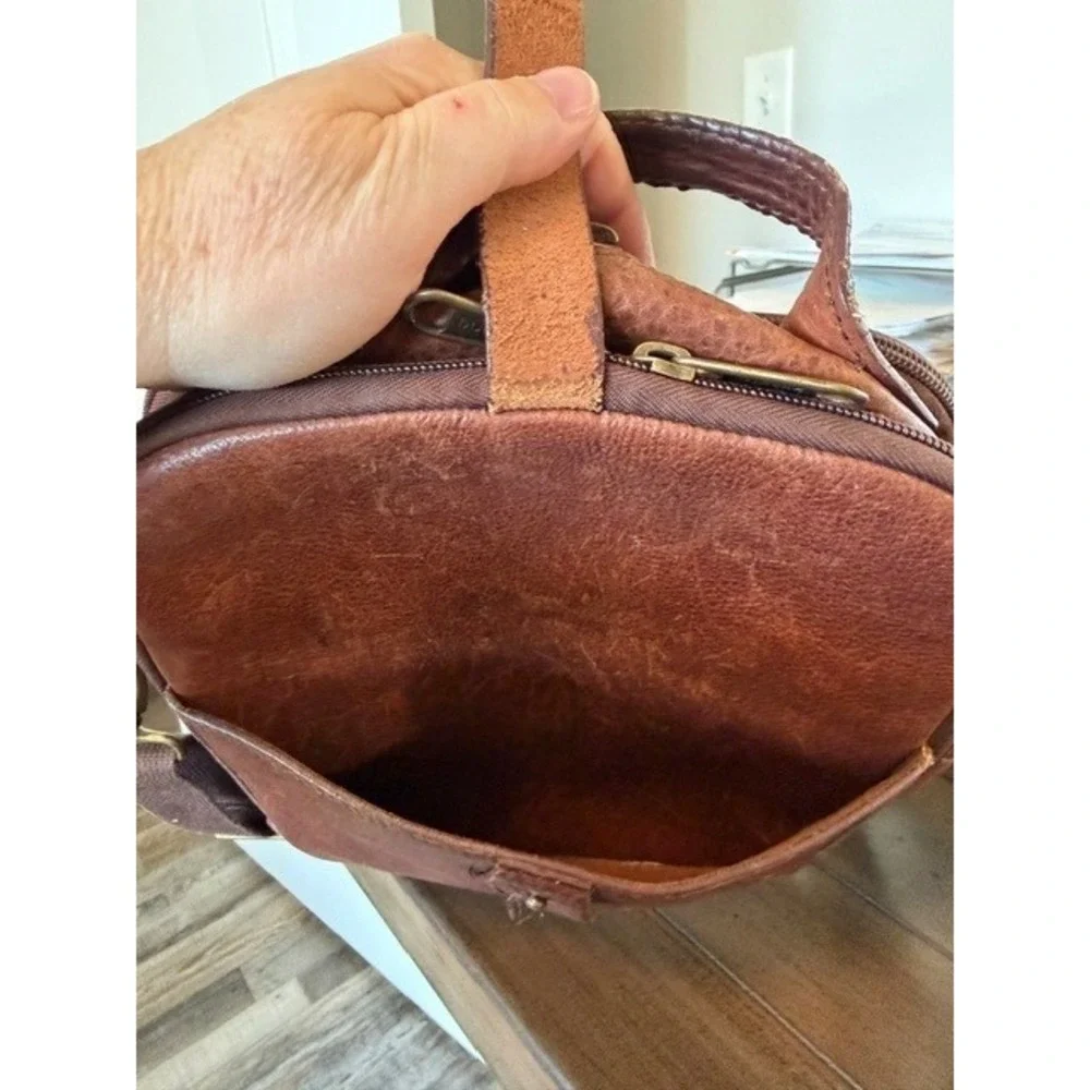 Duluth Trading Co Brown Pebbled Leather Crossbody Messenger Bag Tablet Sleeve